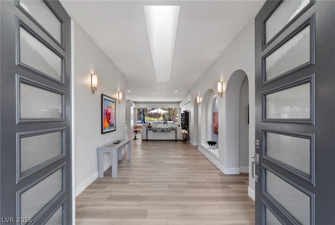 2227 Versailles Court photo 4