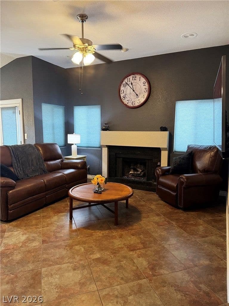 1715 Mesquite Court photo 2