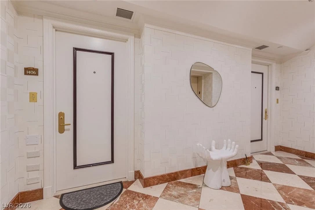 2877 Paradise Road photo 2