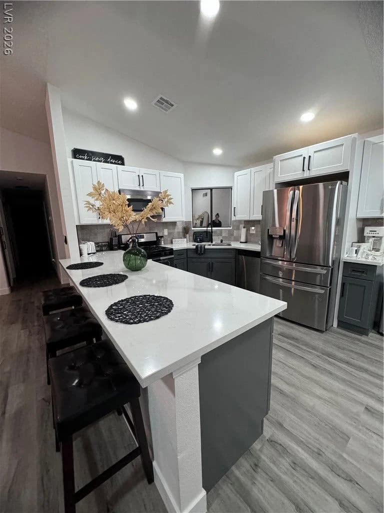 2044 Waverly Circle photo 3