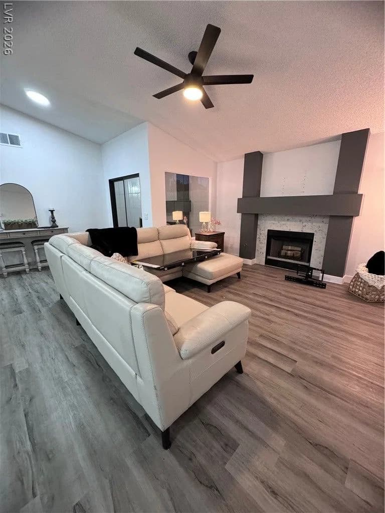 2044 Waverly Circle photo 5