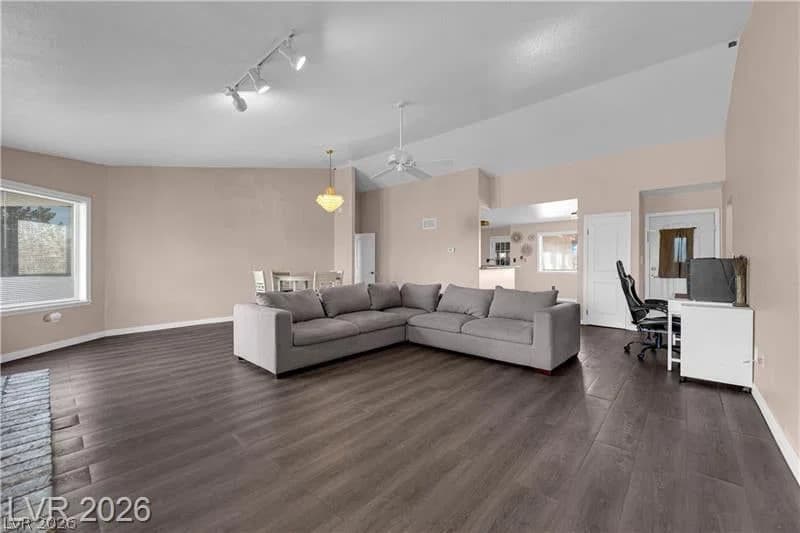 3440 Prairie Avenue photo 4