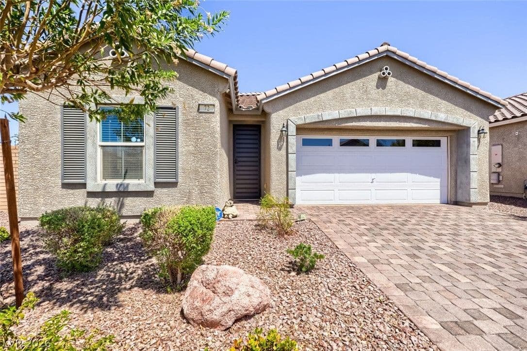 72 Summer Rhapsody Avenue photo 2