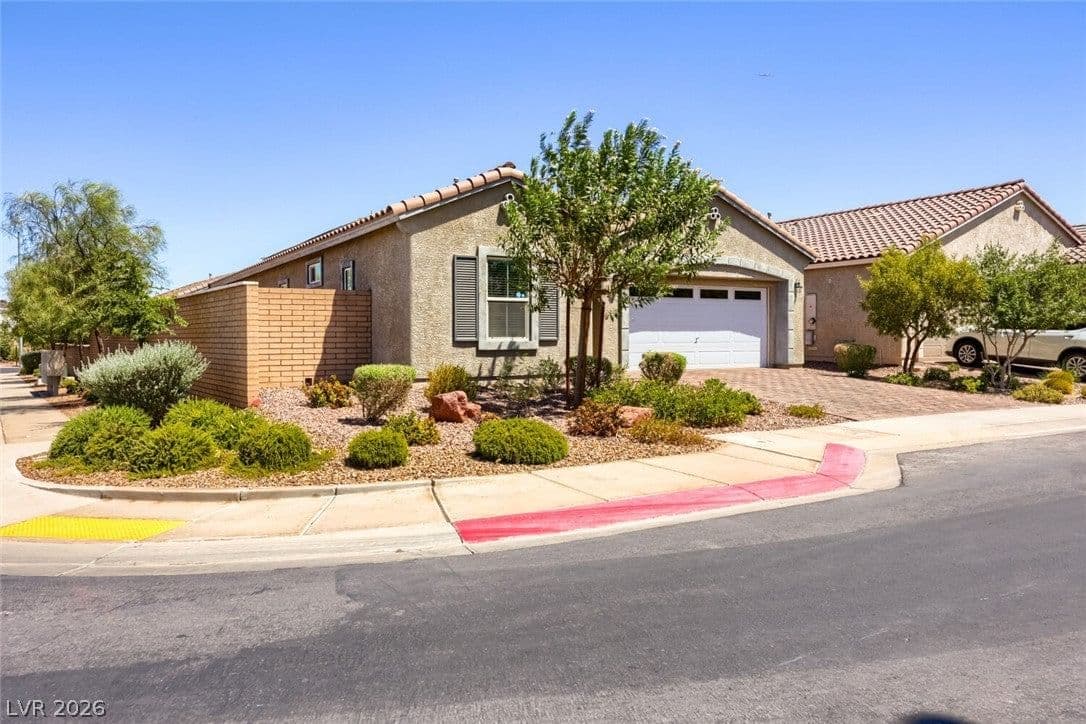 72 Summer Rhapsody Avenue photo 3