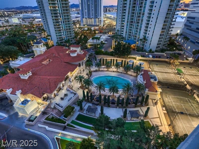 2747 Paradise Road photo 2