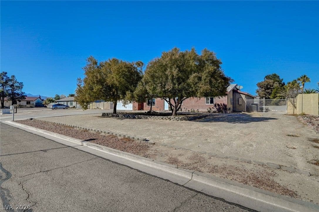 4424 Shady Hollow Avenue photo 2