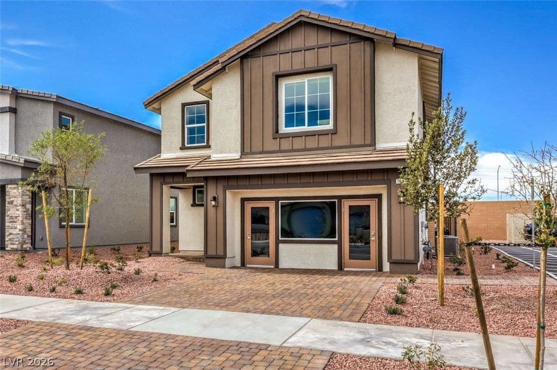 1032 PEACOCK PLUME Avenue