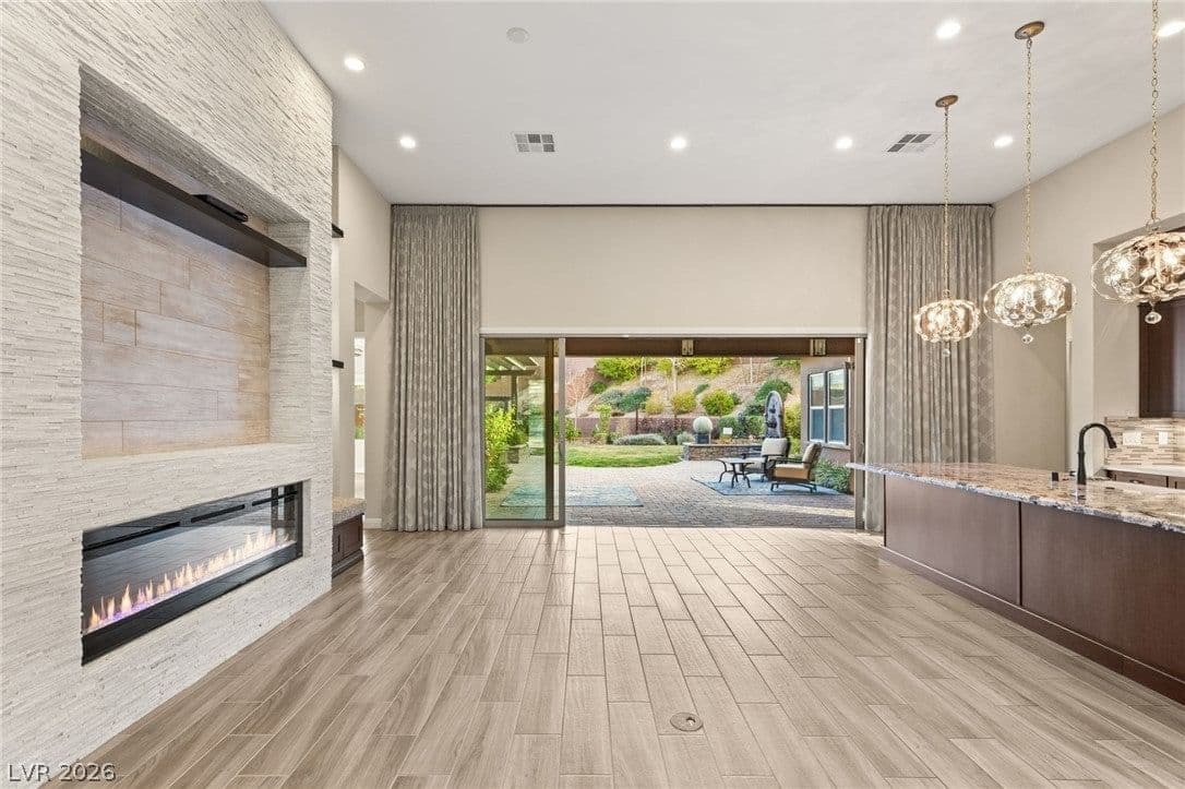 10179 Emerald Sunset Court photo 4