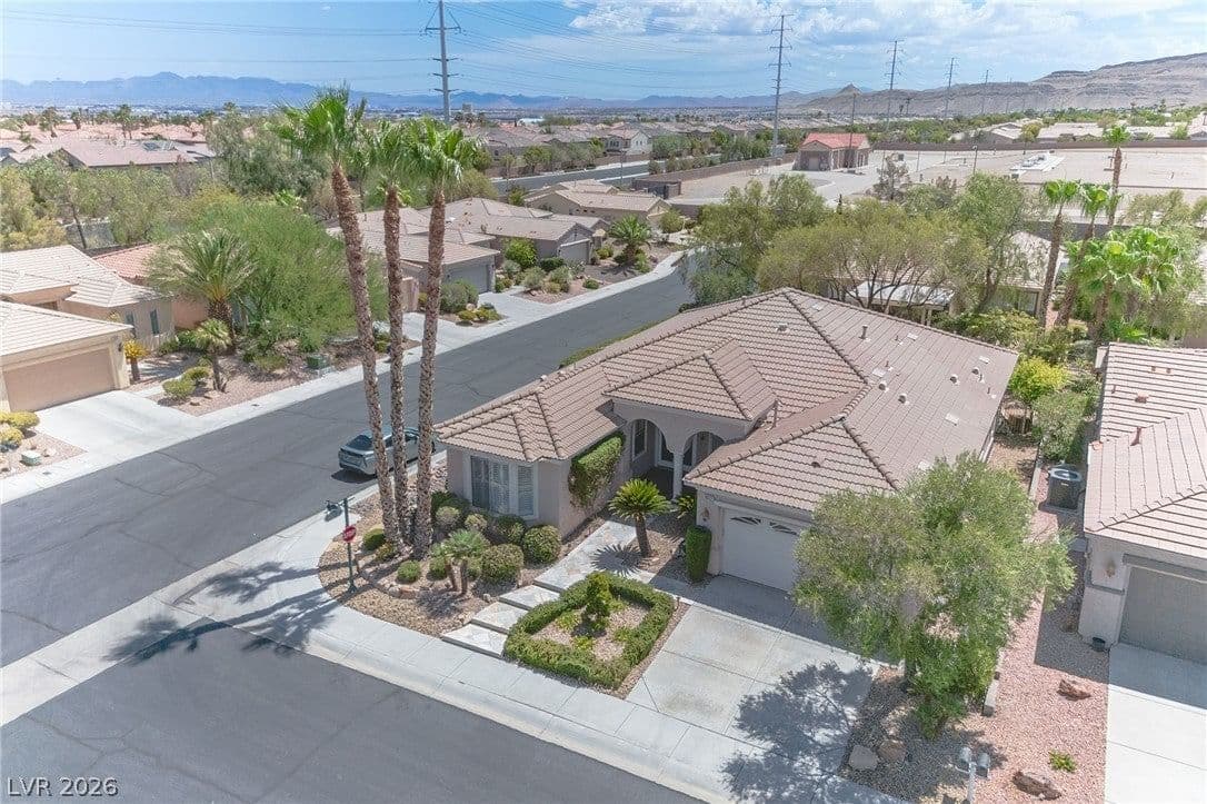 10227 Donde Avenue photo 2
