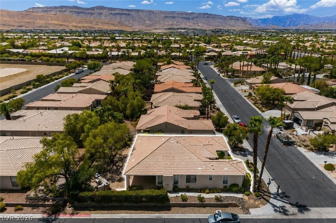 10227 Donde Avenue photo 3