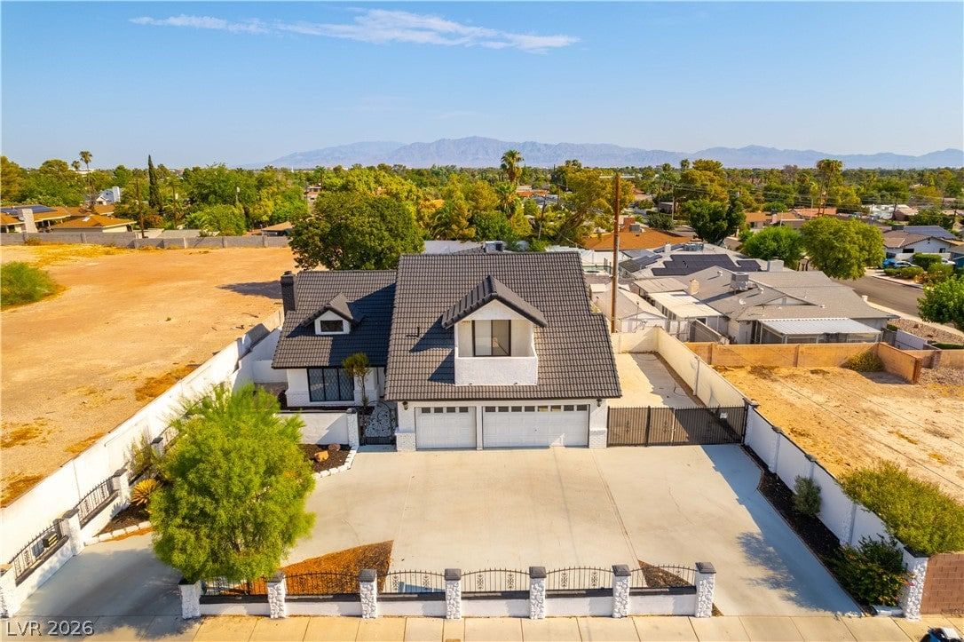 3200 Oakey Boulevard photo 2