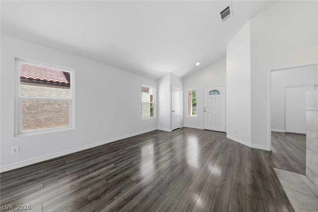 153 Coventry Drive photo 2