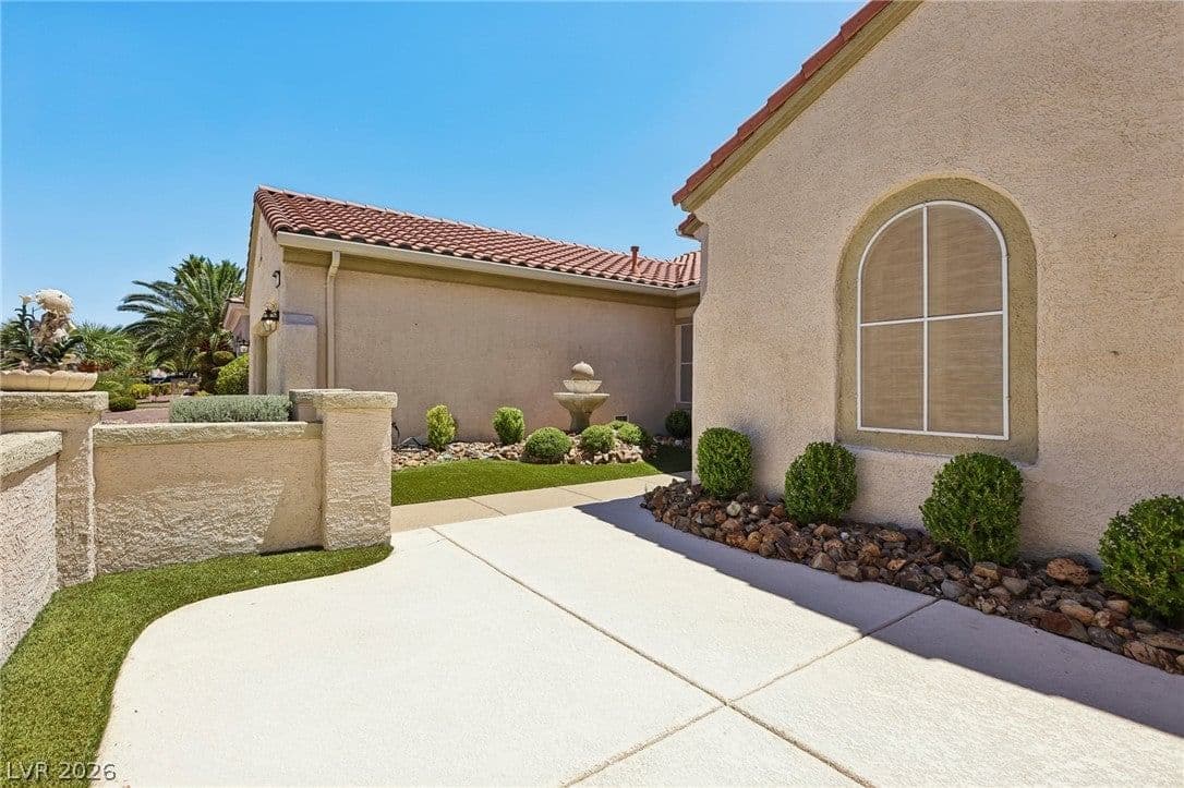 2559 Deora Way photo 4