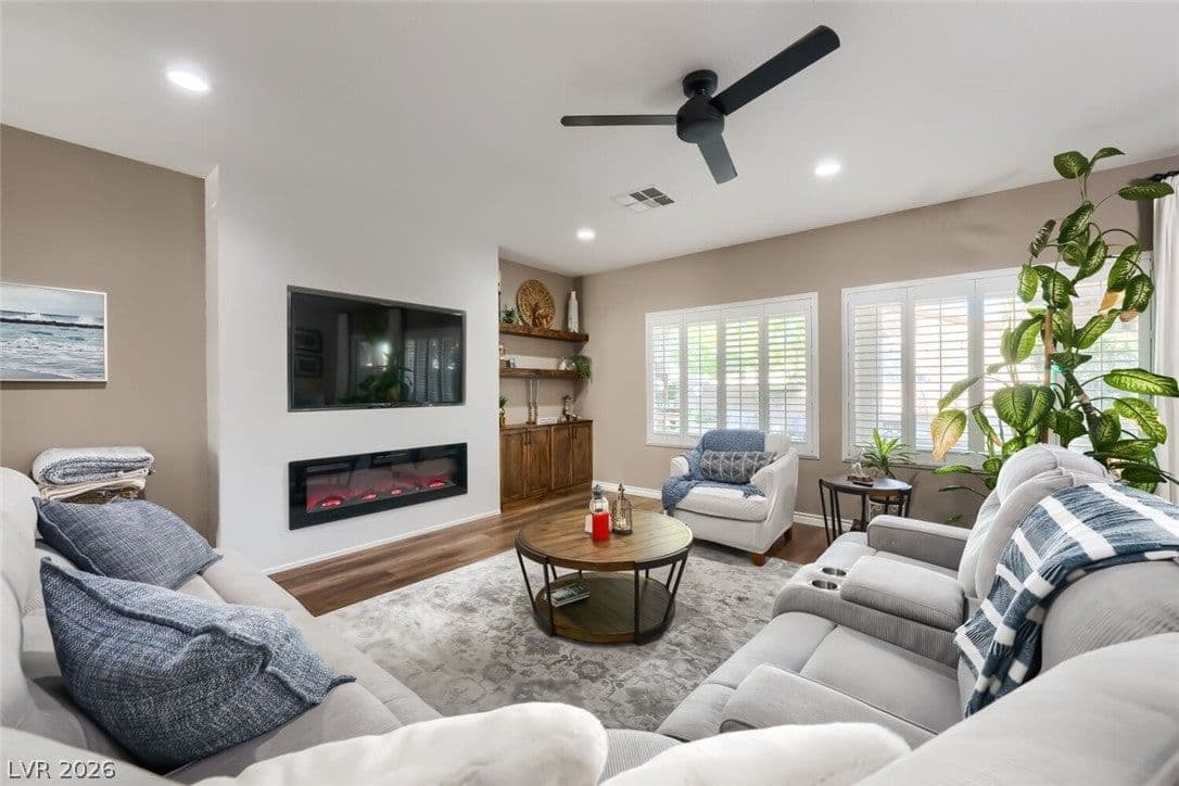 7356 Petrel Street photo 4