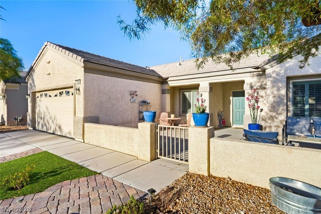 7356 Petrel Street photo 2