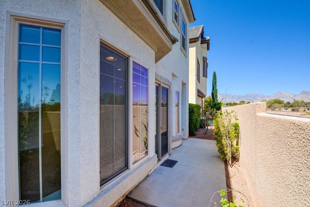 9240 Worsley Park Place photo 3