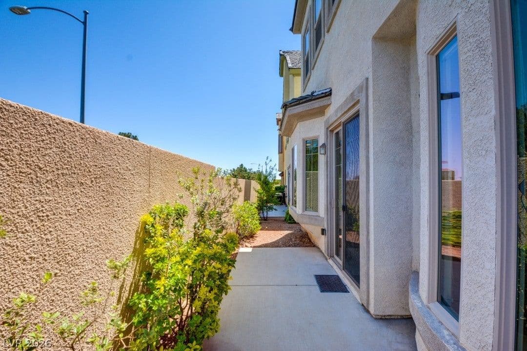 9240 Worsley Park Place photo 4