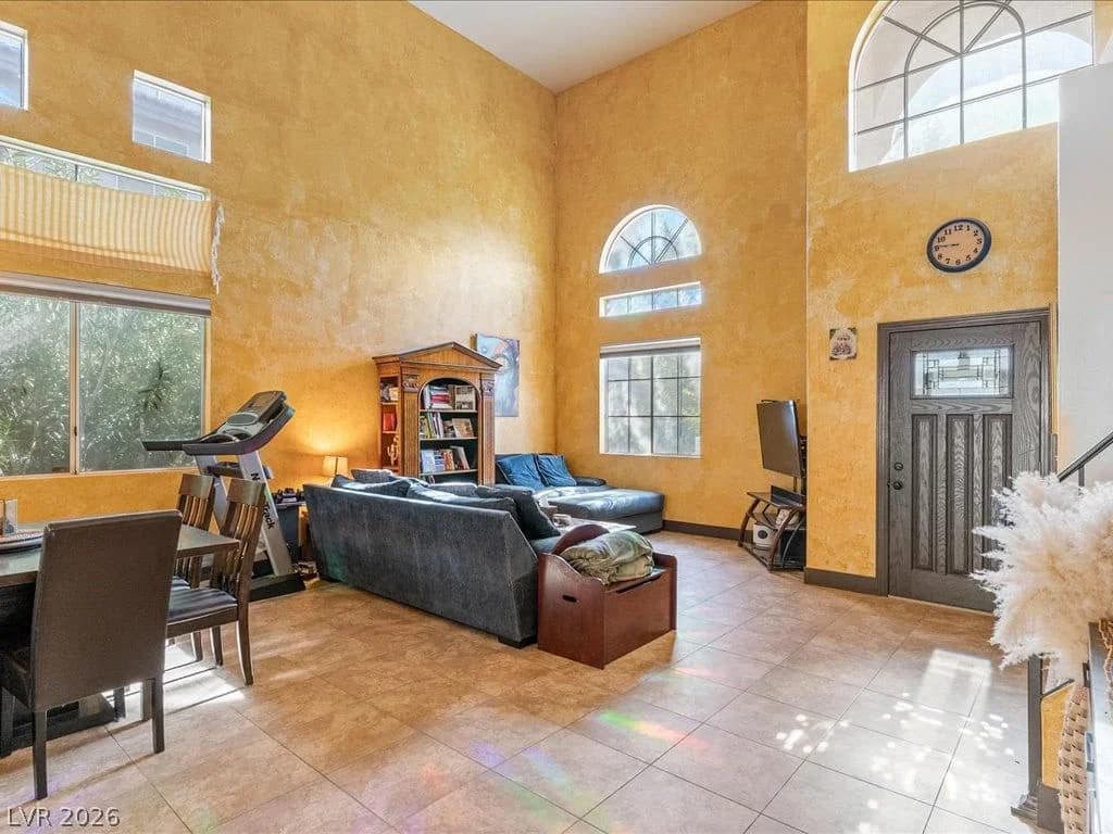323 Wind River Drive photo 4