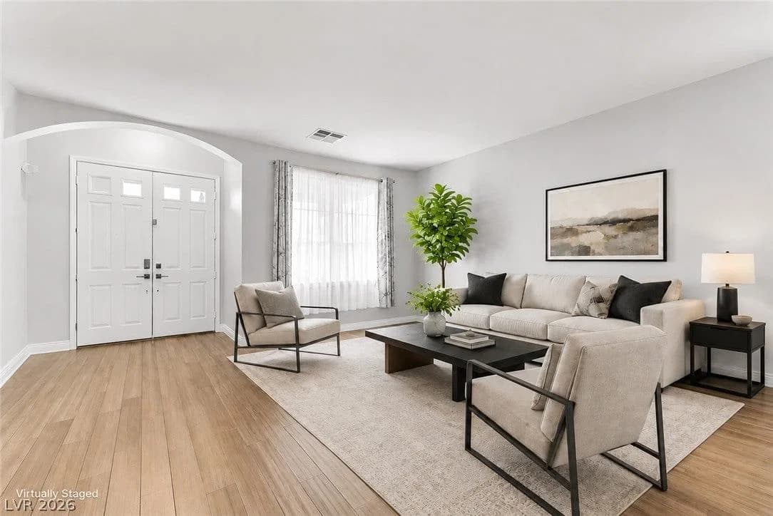 394 Glocker Court photo 4
