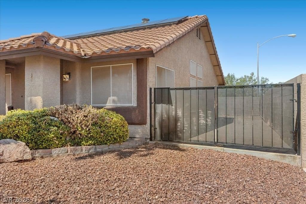 840 Holly Lake Way photo 2