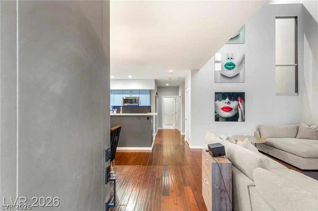 4545 Dean Martin Drive photo 3