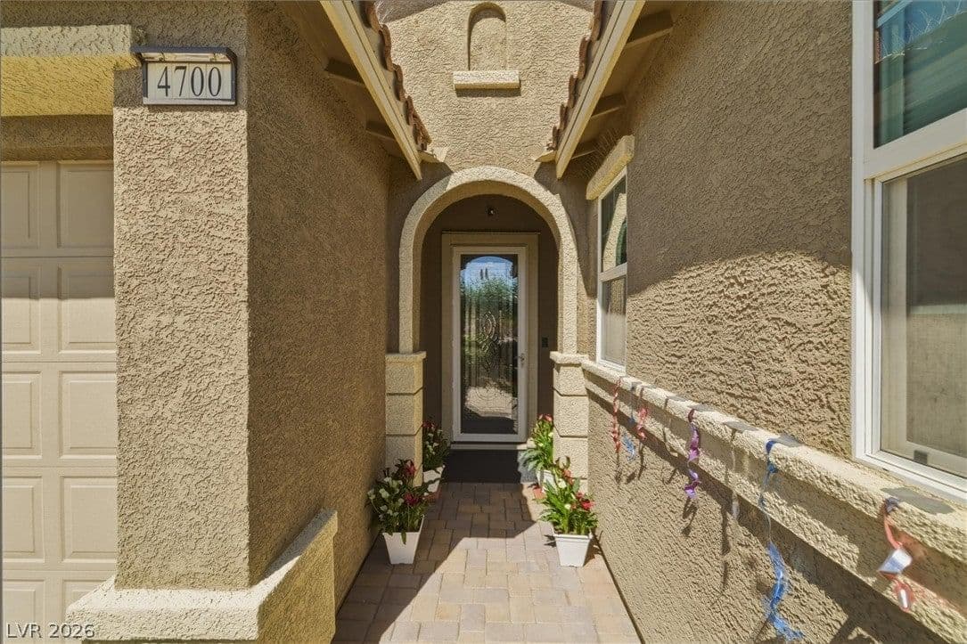 4700 Suntree Court photo 3
