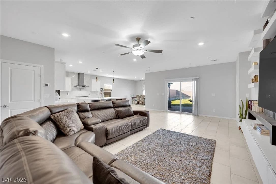 10160 Sequoia Falls Place photo 4
