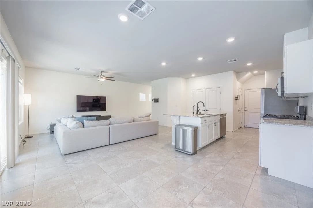 3760 Ramura Avenue photo 4