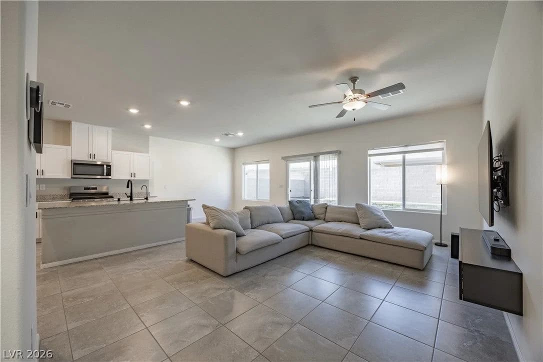 3760 Ramura Avenue photo 2