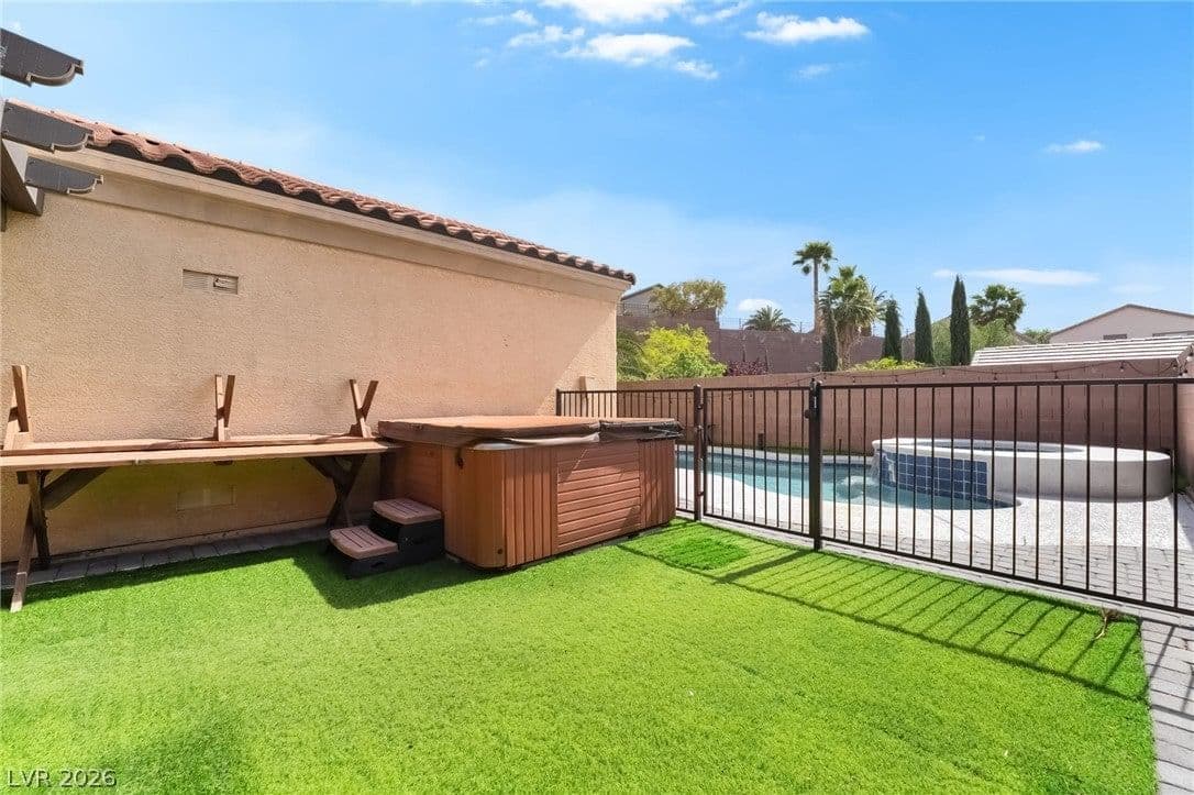 2525 Pastis Court photo 2