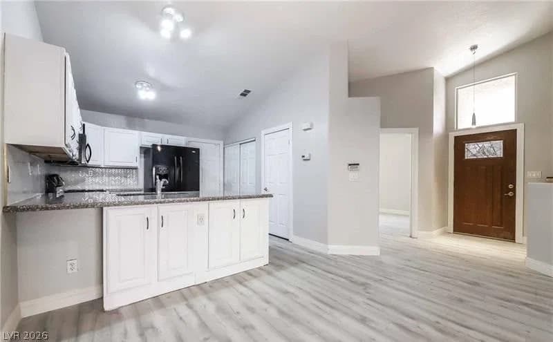 389 Rosado Springs ST photo 2