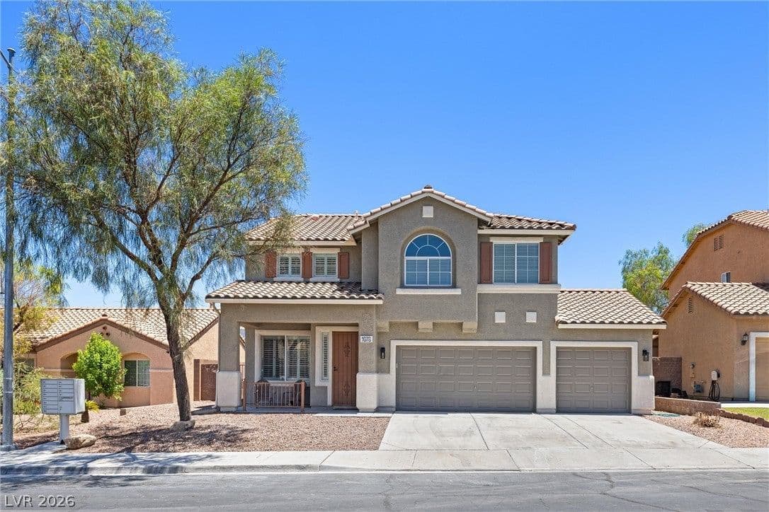 1078 Silver Star Street photo 2