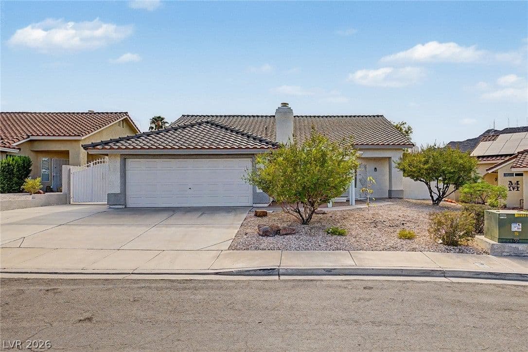 825 Cypress Pines Way photo 2