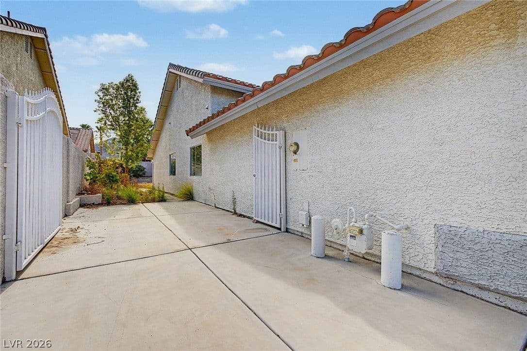 825 Cypress Pines Way photo 3