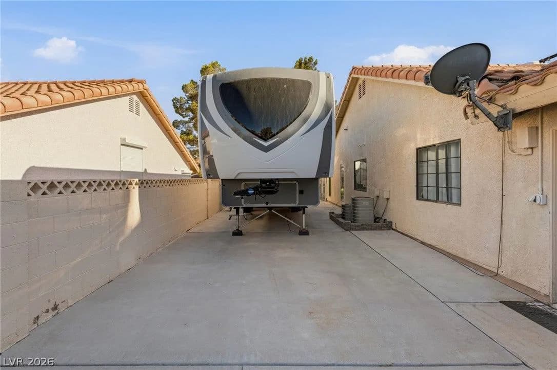 1551 Managua Drive photo 3