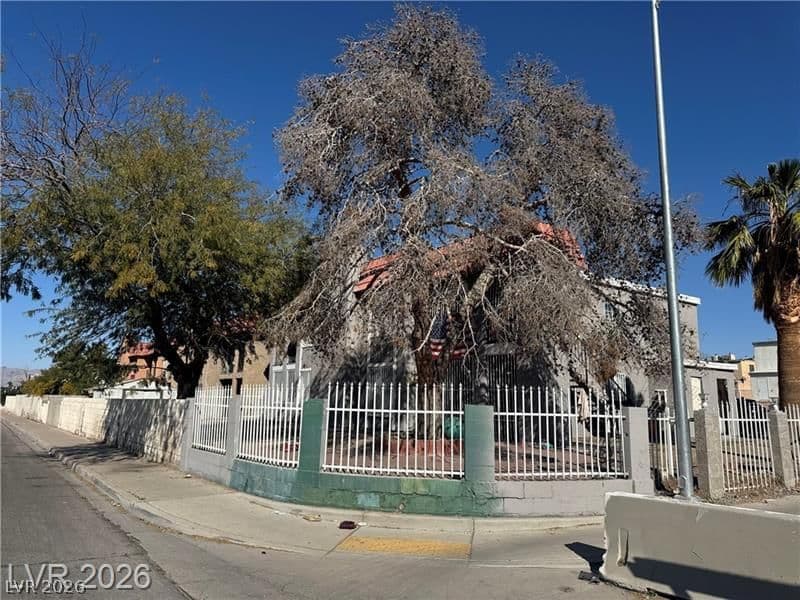 2185 Exeter Drive photo 4