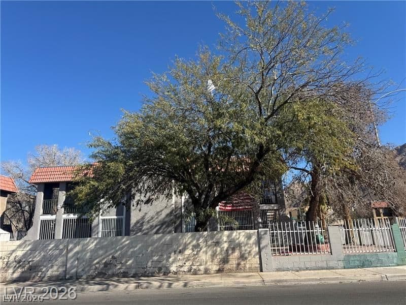 2185 Exeter Drive photo 3
