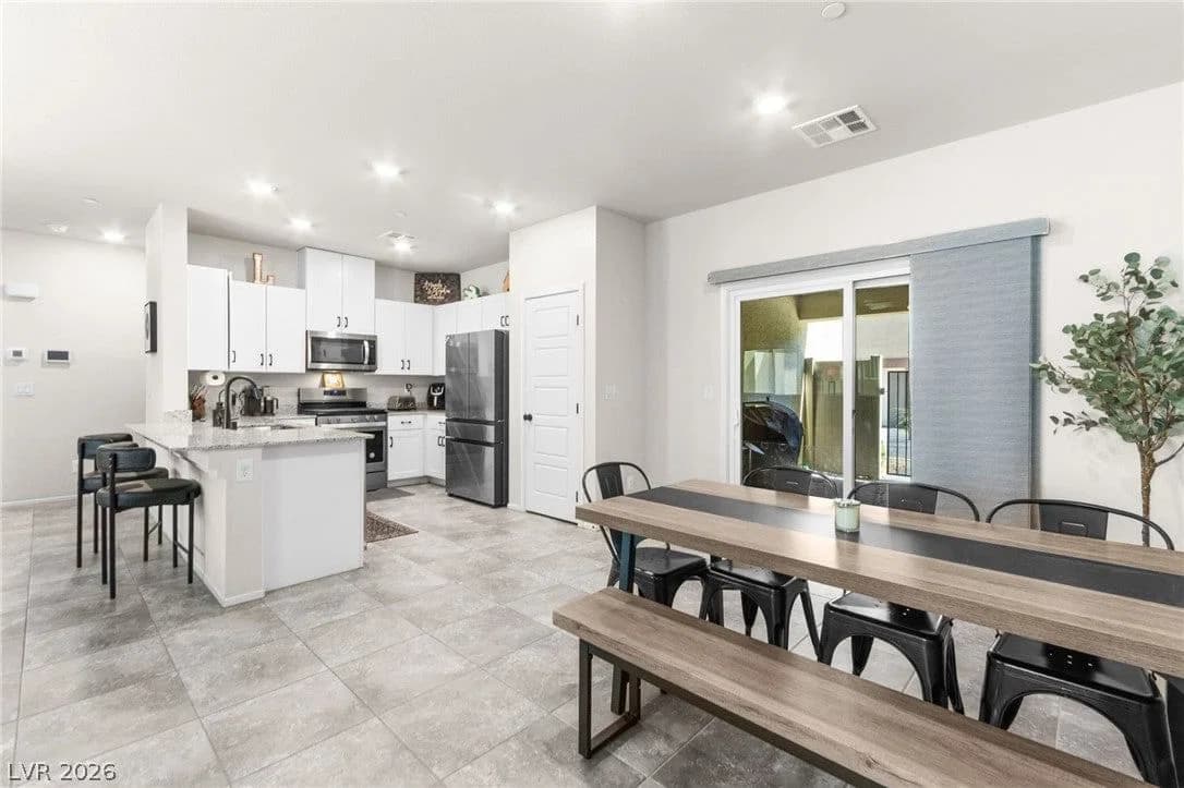 7489 Onyx Star Street photo 2