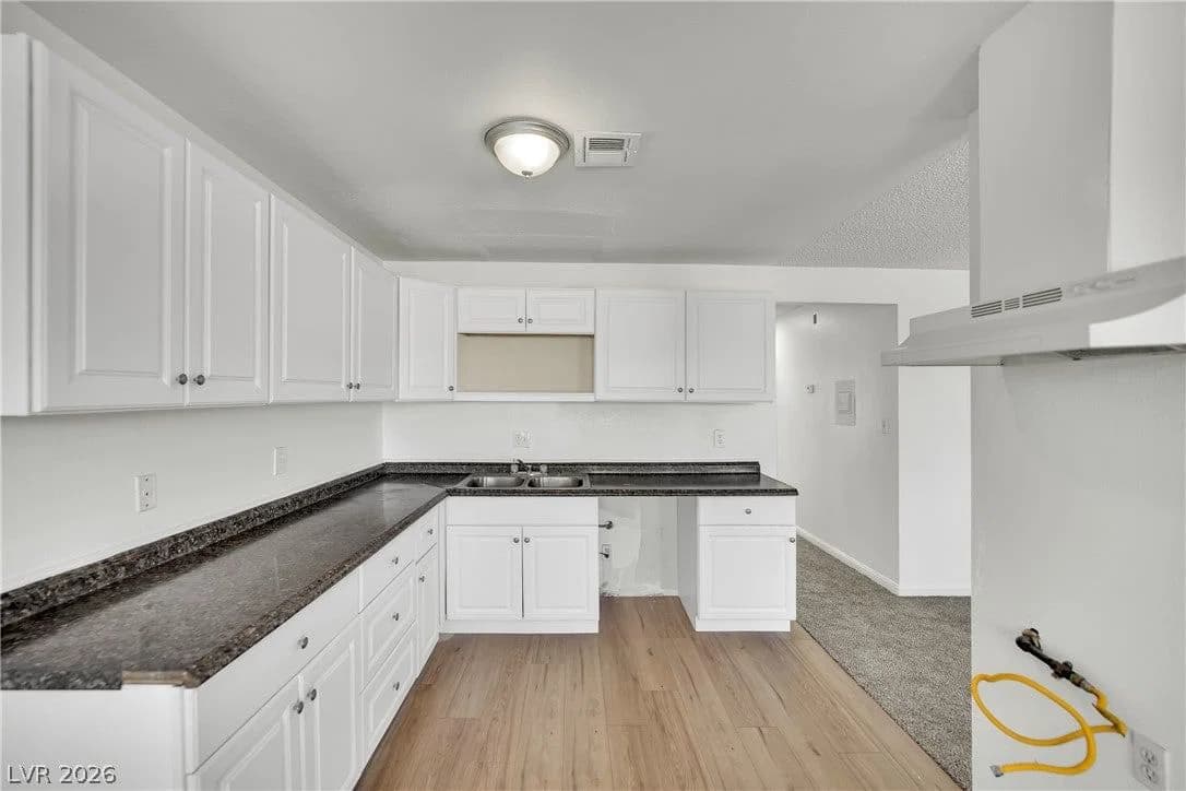 2341 Exeter Drive photo 2