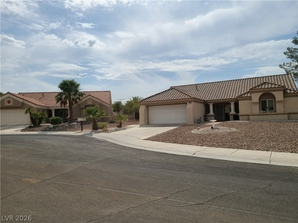 2409 Floyd Court photo 2