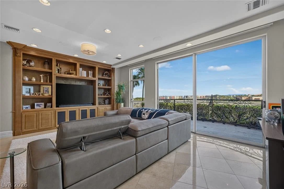 9101 Alta Drive photo 2