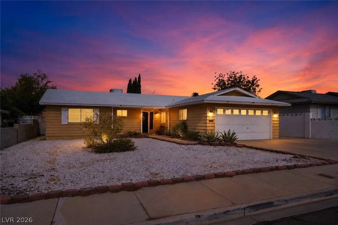 836 Benita Place photo 4