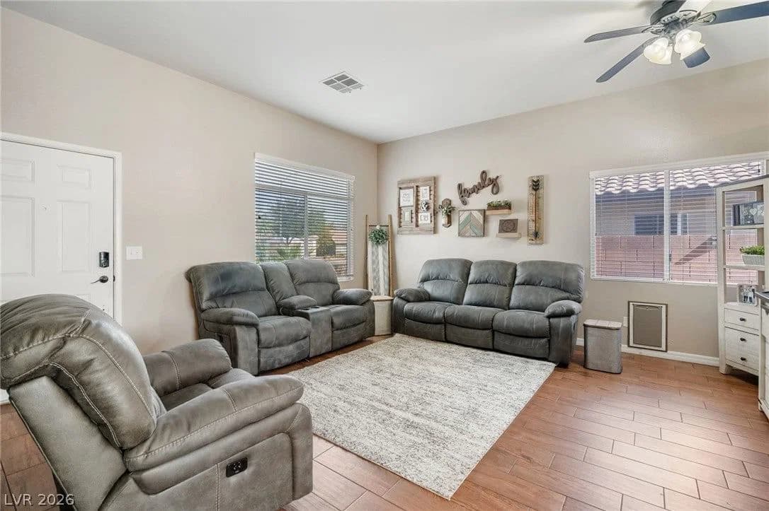 330 Desert Knolls Street photo 5