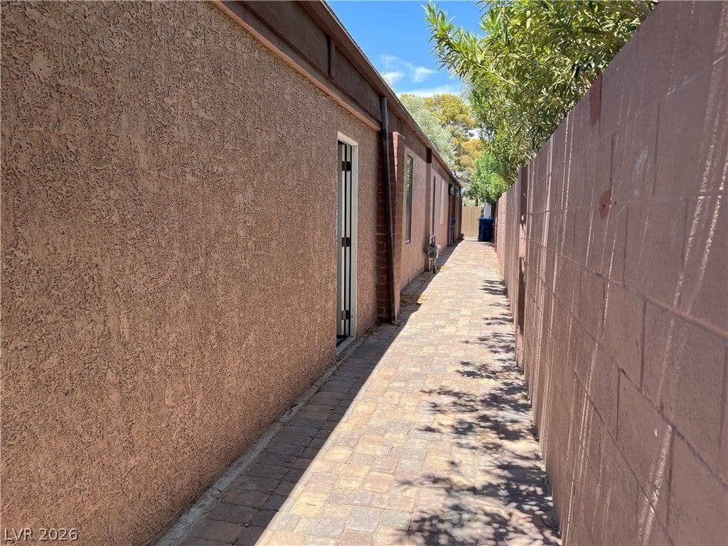 1018 Bel Air Circle photo 3
