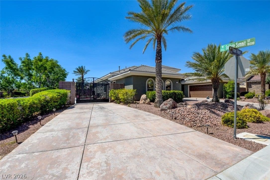 8465 Picket Ridge Court photo 4