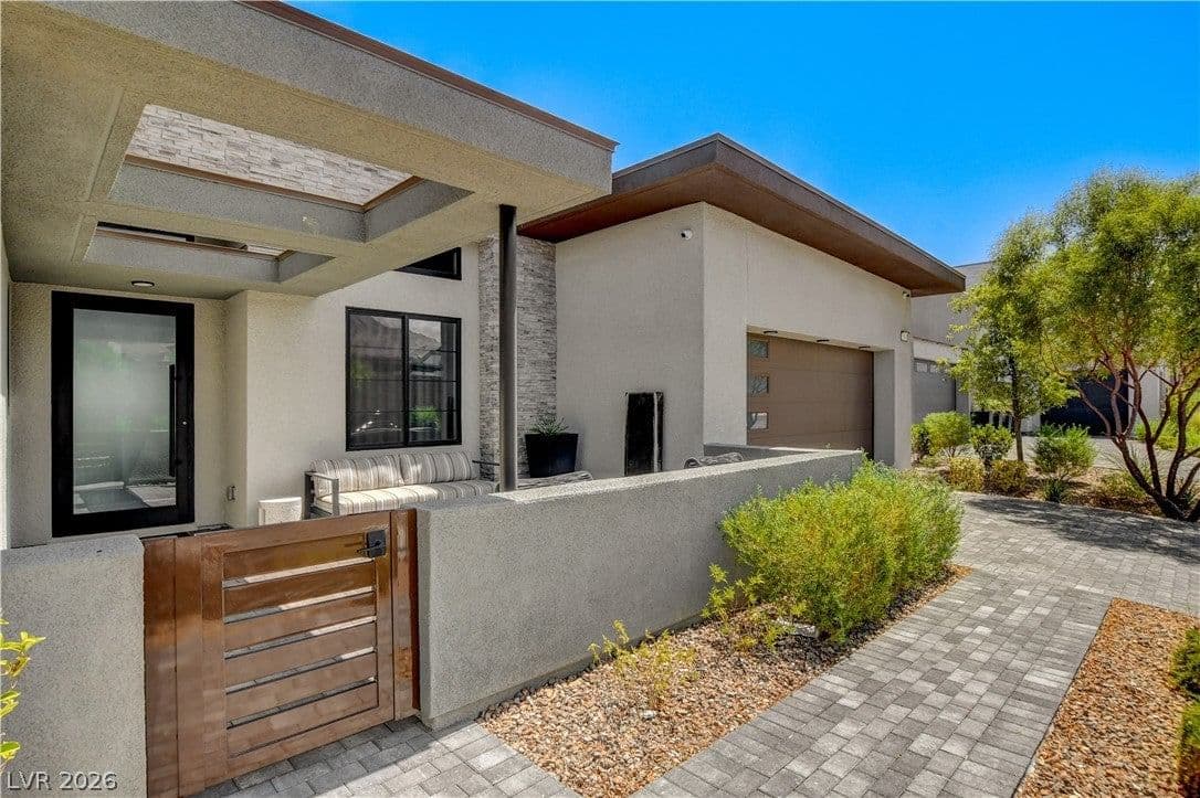 556 Vista Sunset Avenue photo 2
