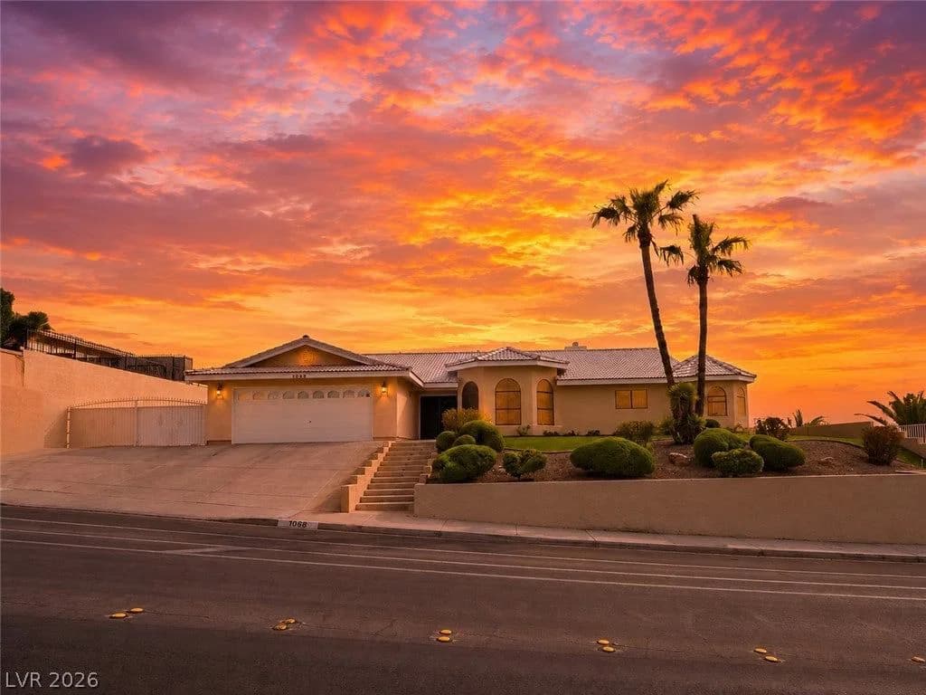 1068 Calico Ridge Drive photo 3