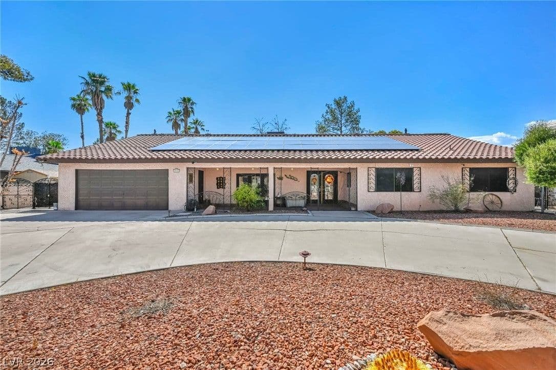 2935 Torrey Pines Drive photo 4