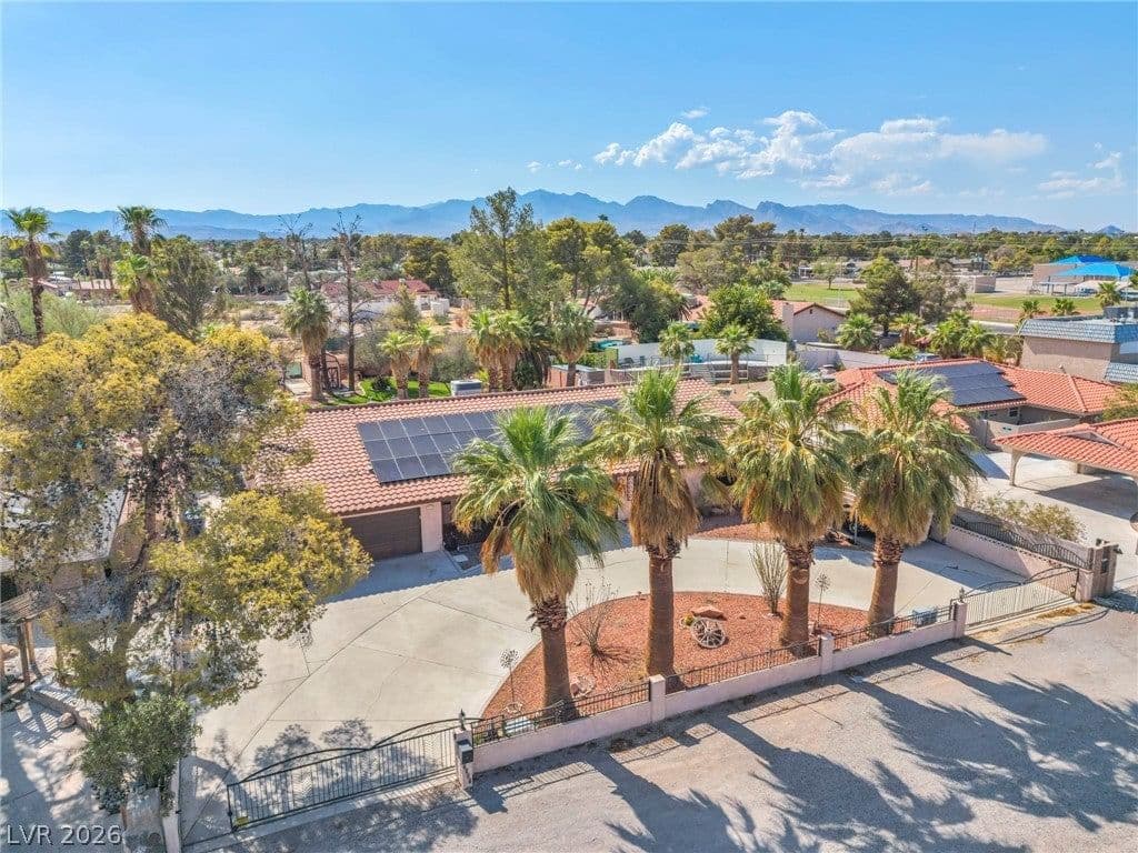 2935 Torrey Pines Drive photo 3