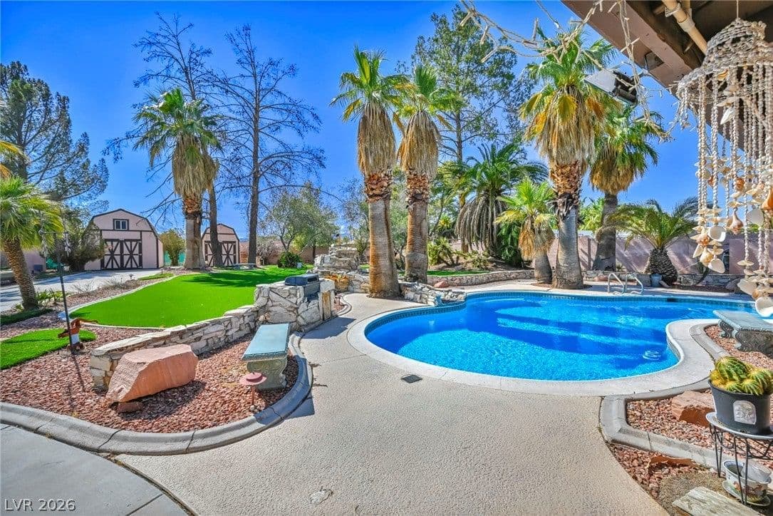2935 Torrey Pines Drive photo 2